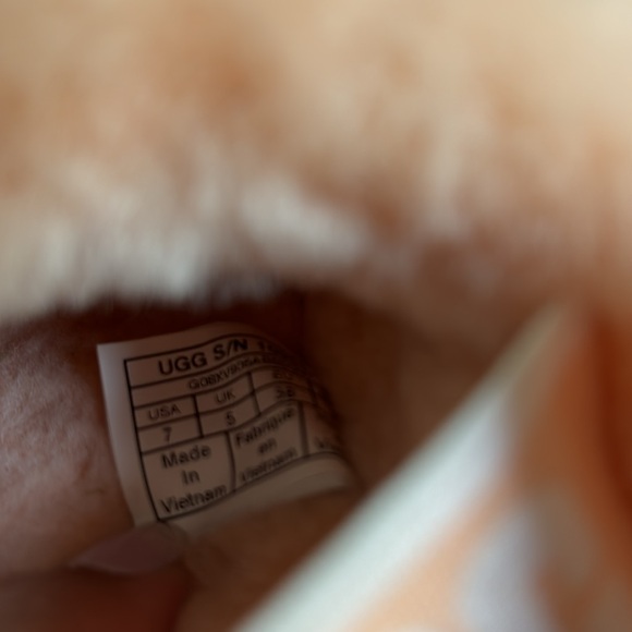 UGG pink platform fuzzy slipper US 7 - Picture 6 of 9